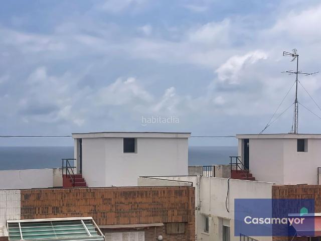 Piso en venta en Alicante, Raval Roig Virgen del Socorro. Piso a un paso de la playa con terraza espectacular y vistas al mar. Pisos.