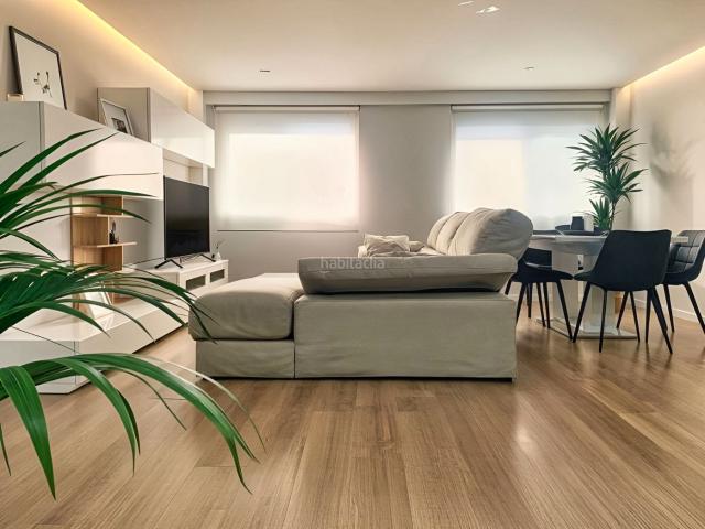 Piso en venta en Alicante, San Blas. Reformado, Moderno, Amplio y con Plaza de Garaje. Pisos.