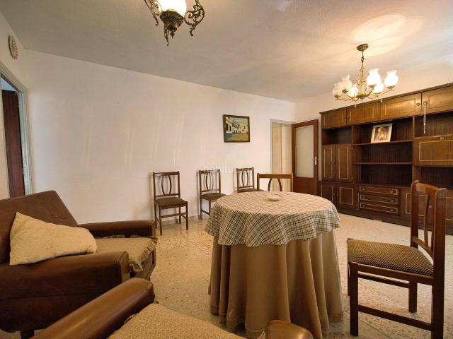 Piso en venta en Alicante, San Blas. Una oportunidad con infinitas posibilidades en San Blas, Alicante. Piso de 2 dormitorios y un baño. Pisos.