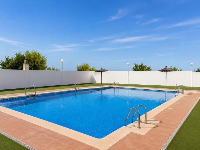 Piso en venta en Alicante, San Gabriel. ZONA SAN GABRIELnbspUrbanización con piscina, garaje y trasteroVivienda de 108 m, totalmente exterior y muy luminosa, situada en u. Pisos.