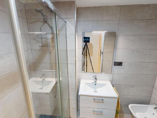 Piso en venta en Alicante, Santo Domingo. ¡Amplia vivienda con ascensor y patio, a un paso del centro de Alicante!. Pisos.