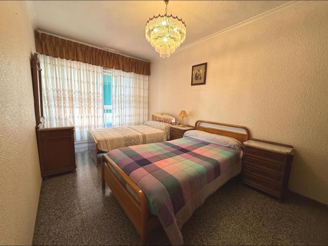 Piso en venta en Alicante, Santo Domingo. Espacioso y luminoso piso en el corazón de Alicante. Pisos.