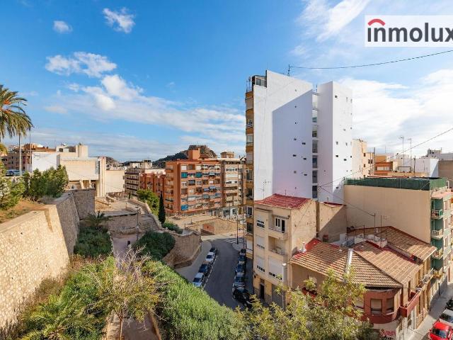 Piso en venta en Alicante, Santo Domingo. Espectacular Piso Reformado con Vistas al Castillo de Santa Bárbara. Pisos.