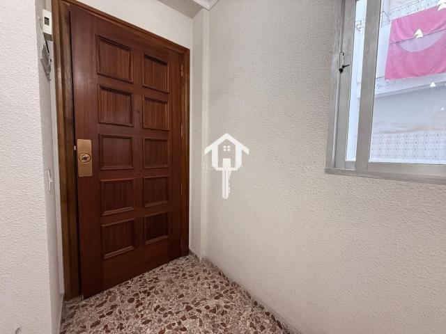 Piso en venta en Alicante, Santo Domingo. PISO EN VENTA EN ALICANTE. 146m2, CUATRO HABITACIONES DOBLES, DOS BAÑOS, TERCERA PLANTA CON ASCENSOR, GARAJE. ZONA DE SANTO DOMING. Pisos.