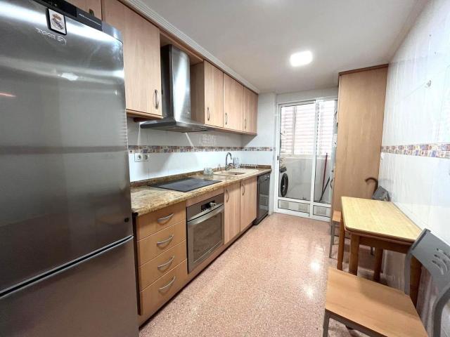 Piso en venta en Alicante, Tómbola. Magnífica vivienda en urbanización privada con piscina, plaza de garaje y trastero incluidos. Pisos.