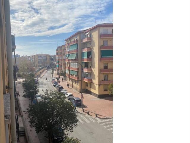 Piso en venta en Alicante, Virgen del Carmen. Piso reformado de cuatro dormitorios en venta en el centro de Alicante. Pisos.
