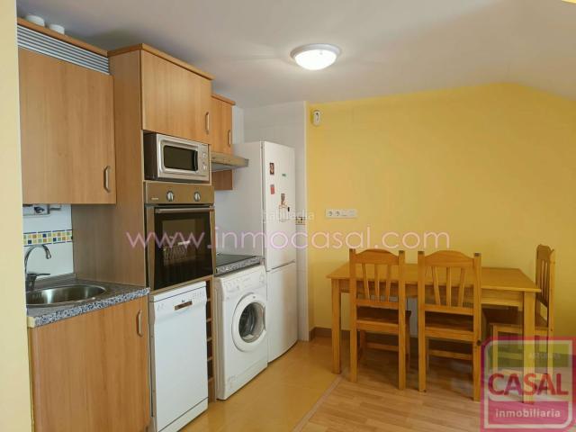 Piso en venta en Aller. SE VENDE ÁTICO EN CABAÑAQUINTA ALLER. Una habitación doble, salóncocina americana, cuarto de baño. Plaza de garaje y un trastero a. Pisos.