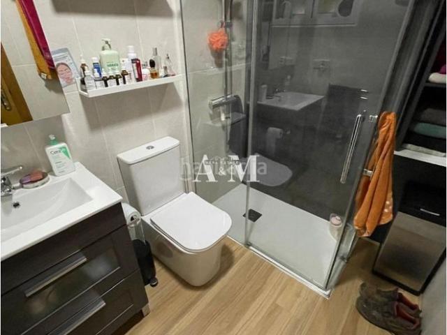 Piso en venta en Almoradí. EN VENTAEste apartamento se encuentra en pleno centro de Almoradi, rodeado de todo tipo de tiendas, servicios y comodidades. Fácil. Pisos.