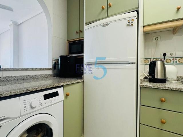 Piso en venta en Almoradí. Este precioso apartamento de dos dormitorios, completamente amueblado, en la planta baja, está enclavado en una urbanización bien. Pisos.