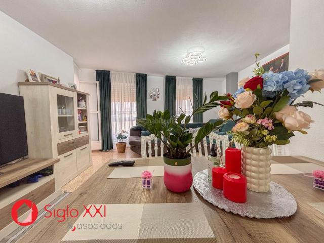 Piso en venta en Almazora Almassora, Centro. Amplio y luminoso piso ideal para familias que buscan comodidad y espacio. La vivienda cuenta con un gran salóncomedor con acceso. Pisos Almazora.