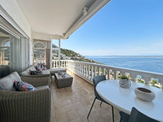 Piso en Venta en Almadrava Canyelles Puig Rom