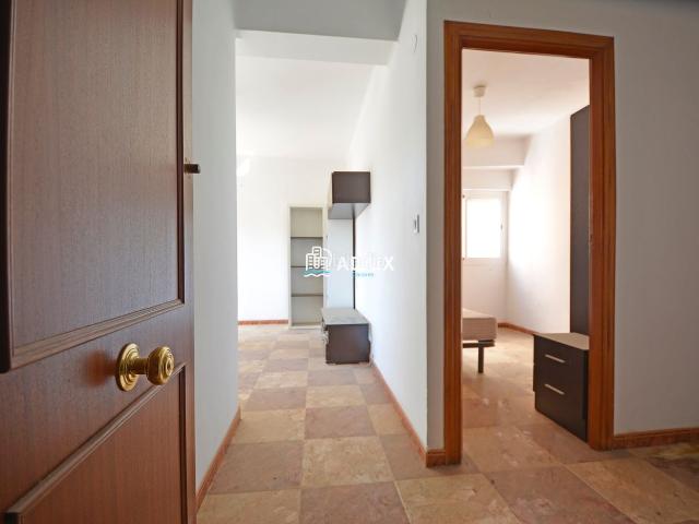 Piso en venta en Almendralejo. Acogedor piso de 3 dormitorios y 1 baño en buen estado en Almendralejo, con 65 m útiles. Ubicado en una zona residencial con todos. Pisos.