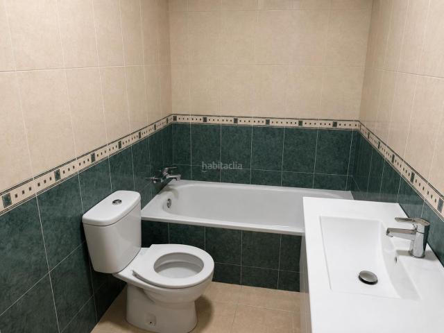 Piso en venta en Almería, Centro. Piso en Pescaderia 3 dormitorios y 1 baño. Para entrar a vivir. Pisos.