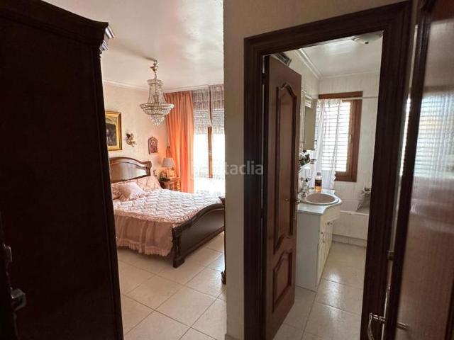Piso en venta en Almería, Centro. PISAZO EN CALLE GERONA ORIENTACIÓN SUR HACE ESQUINA. Pisos.