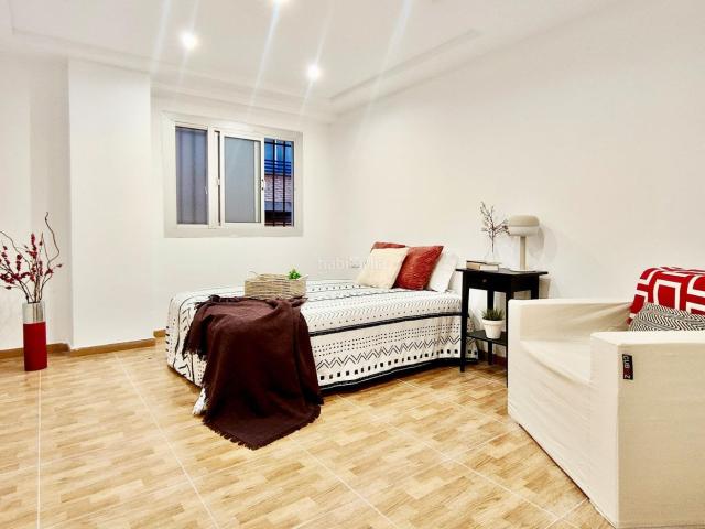 Piso en venta en Almería, Centro. Vivienda exclusiva junto al Parque Nicolás Salmerón amplitud, luz y ubicación premium. Pisos.