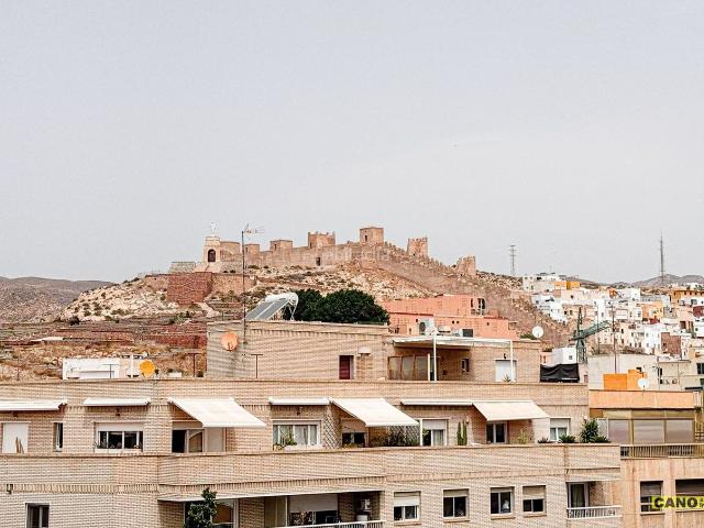 Piso en venta en Almería, Barrio Alto San Félix. Ático de 5 Habitaciones en Almería. Pisos.