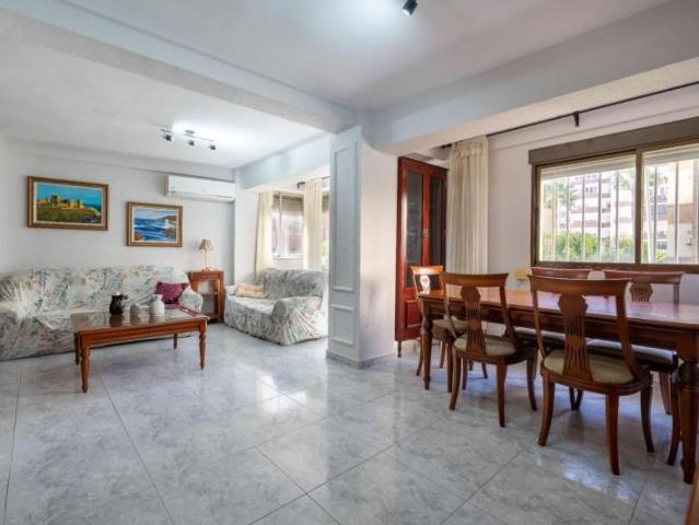 Piso en venta en Almería, Oliveros