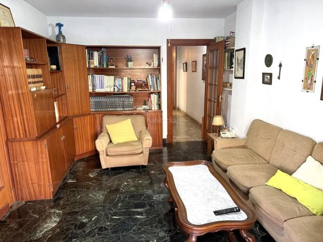 Piso en venta en Almería, Oliveros Altamira. piso en el centro 185 m2. Pisos.