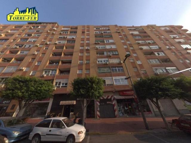 Piso en venta en Almería, Los angeles