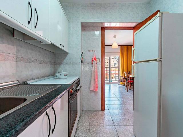Piso en venta en Almería, Los Ángeles Cruz de Caravaca. LUMINOSO PISO EN VENTA EN ZONA LOS ANGELES. Pisos.