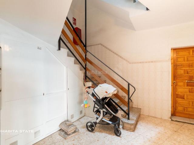 Piso en venta en Almería, Los Ángeles Cruz de Caravaca. ¡Oportunidad de Oro! Piso Luminoso en Esquina cercano al Mercado de Los Ángeles. Pisos.