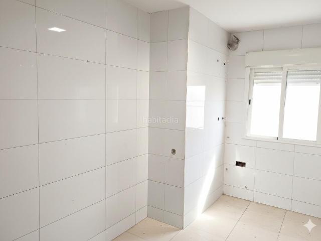 Piso en venta en Almería, Los Ángeles Cruz de Caravaca. Piso reformado en zona de alta demanda en Almería Ideal para vivir o invertir. Pisos.