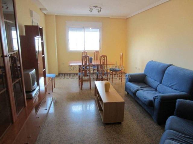 Piso en venta en Almería, San Luis. Atico en alquiler. Pisos.