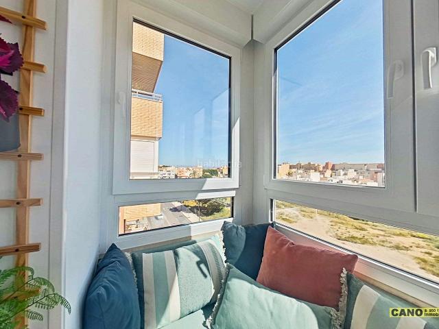 Piso en venta en Almería, San Luis. Piso Edf. Muebles Mago, Almería. Pisos.