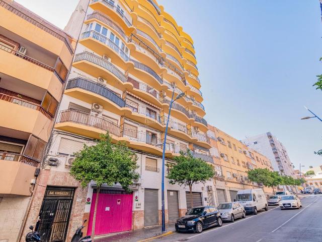 Piso en venta en Almería, Plaza de Toros Santa Rita. Exclusivo Piso Reformado con Terraza Privada en la Vibrante Zona de Plaza de Toros, Almería. Pisos.