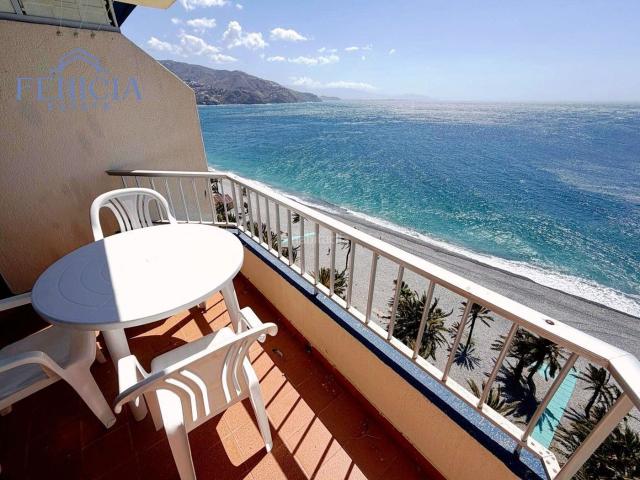 Piso en venta en Almuñécar, Velilla Velilla Taramay. Amplio apartamento a la venta en 1ª línea de playa en Almuñécar. Pisos.