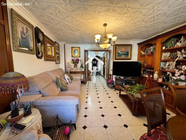 PISO EN VENTA EN ALTOZANO, ALICANTE CON 4 HABITACIONES, BALCÓN Y PATIO