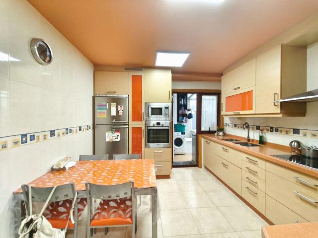 Piso en venta en Ames, Bertamirans. Pisos.