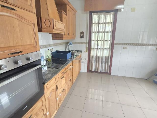 Piso en venta en Amorebieta Etxano. AMPLIO PISO LOCAL TERRENO EN ZONA PRIVILEGIADA DE AMOREBIETA. Pisos Amorebieta.