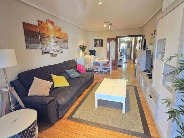 Piso en venta en Amorebieta Etxano. PISO, GARAJE Y TRASTERO EN ZONAS AJARDINAS. Pisos Amorebieta.