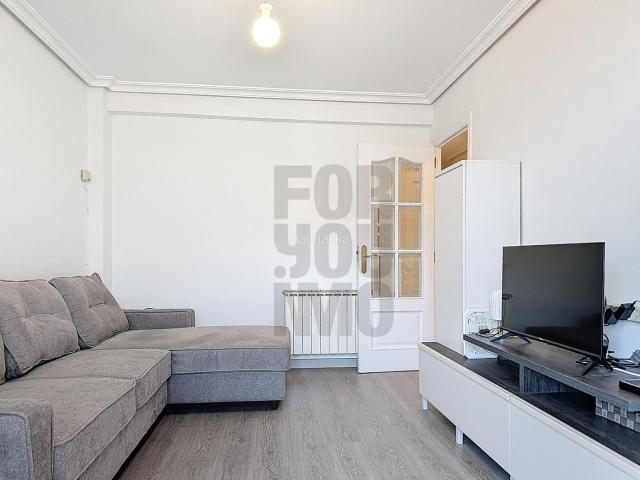 Piso en venta en Andoain. Un piso muy luminoso, con balcones y todo a mano. Pisos.