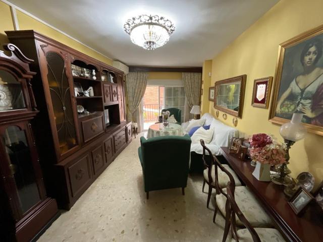 Piso en venta en Antequera, Centro. PISO CON ASCENSOR DE 4 DORMITORIOS Y 2 BAÑOS EN EL CENTRO DE ANTEQUERA. Pisos.