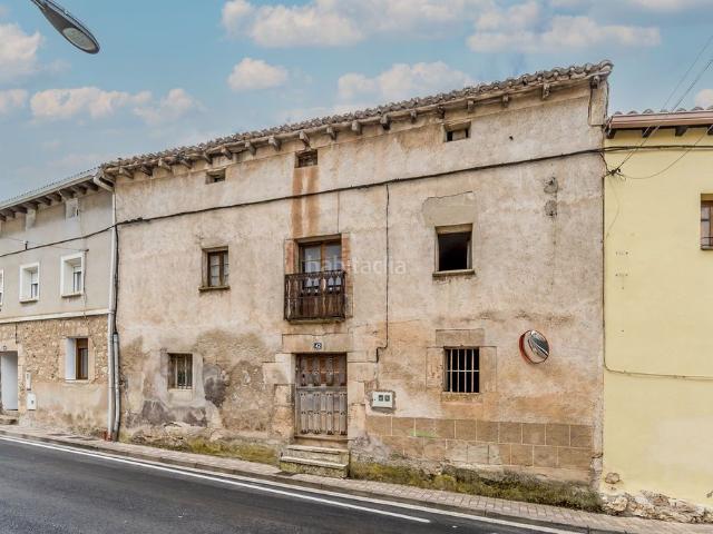 Piso en venta en Arcos. Excelente oportunidad para adquirir una casa unifamiliar en venta en la localidad de Arcos en Burgos. Con una superficie de 163 m. Pisos.
