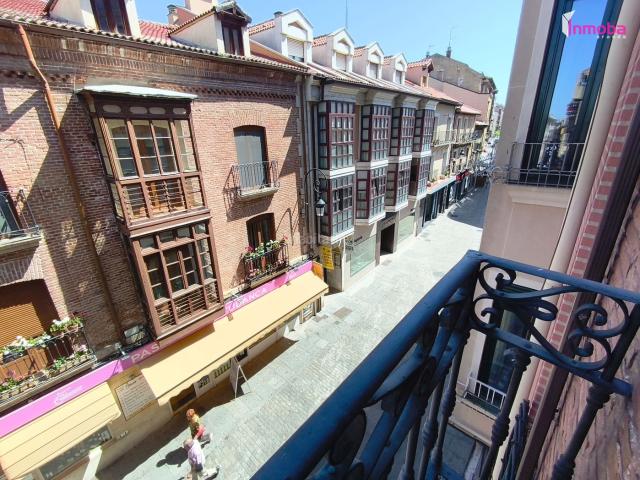 Piso en venta en Aranda de Duero, Centro. Vive en el corazón de Aranda de Duero: amplitud, ubicación y posibilidades únicas. Pisos Aranda de.