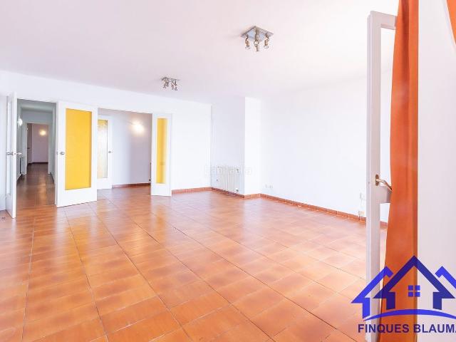 Piso en venta en Arenys de Mar, Centre. EXCLUSIVA Piso para reformar con espectaculares vistas al mar. Pisos Arenys de.