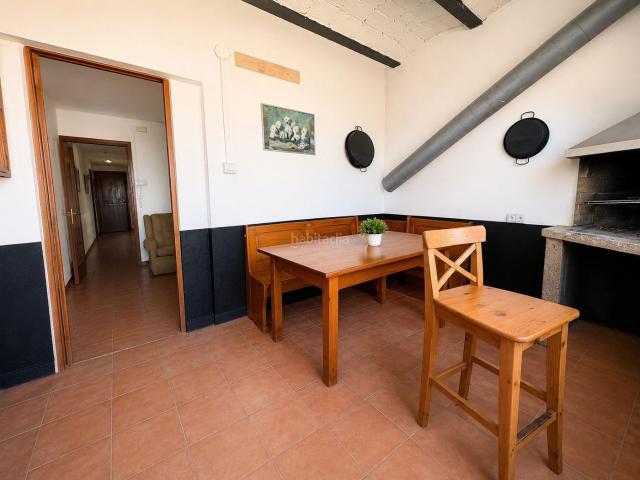 Piso en venta en Arenys de Mar, Centre. Piso de 151 m2 con terraza, vistas al mar y gran potencial en pleno centro de Arenys de Mar. Pisos Arenys de.