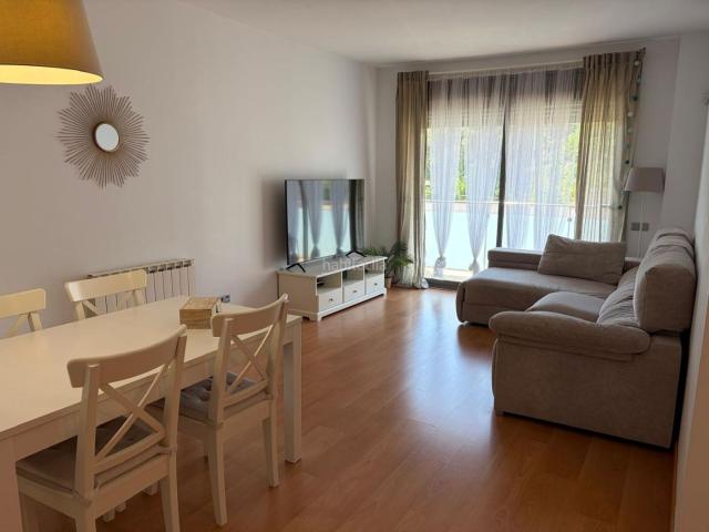 Piso en venta en Arenys de Mar, Centre. Piso soleado con balcón, suite, parking y trastero en Arenys de Mar. Pisos Arenys de.