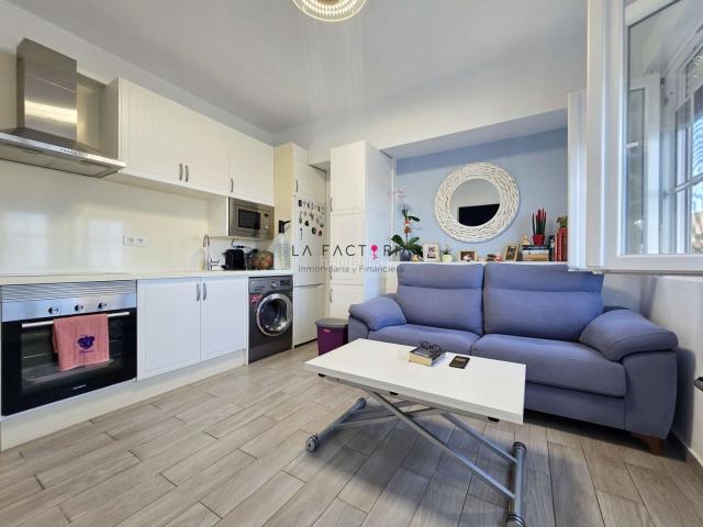 Piso en venta en Arico. VIVIENDA CON PORCHE DELANTERO PRIMERA LINEA DE MAR. Pisos.