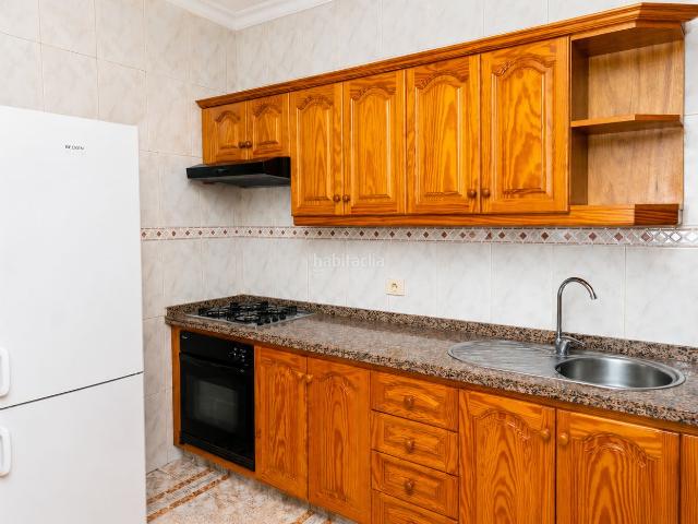 Piso en venta en Arona, Buzanada. Se vende acogedora vivienda situada en la tranquila zona de Buzanada, Arona. Pisos.
