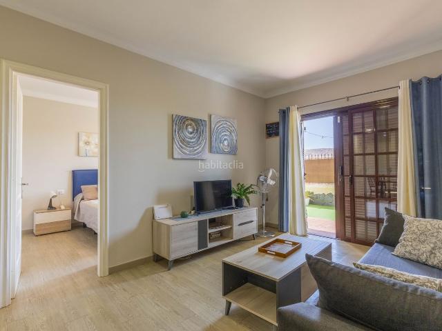 Piso en venta en Arona, Costa del Silencio. Apartamento en planta baja de 1 habitación y 1 baño, con terraza de 49m2. en primera línea de mar. Pisos.
