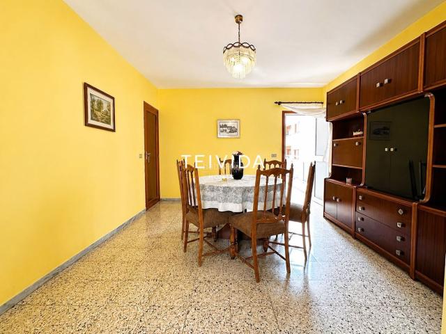 Piso en venta en Arona, El Fraile. Piso de 5 habitaciones y 2 balcones en El Fraile!. Pisos.