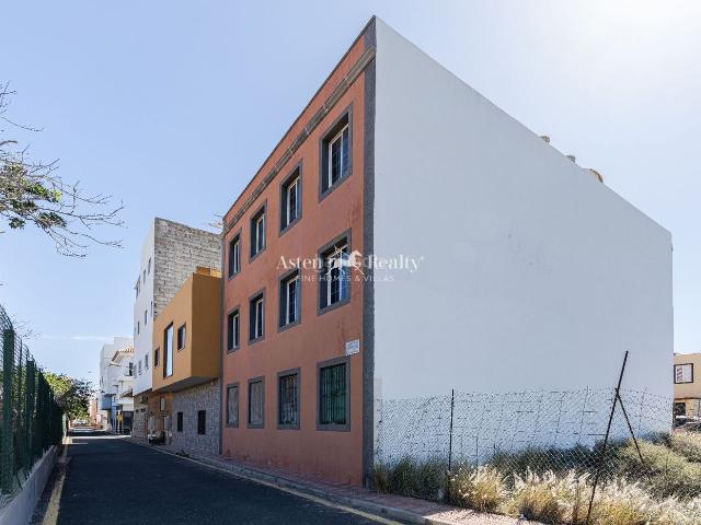 Piso en venta en Arona, Las Rosas. APARTAMENTO DE 2 DORMITORIOS Y 2 BAÑOS CERCA DE LAS GALLETAS. Pisos.