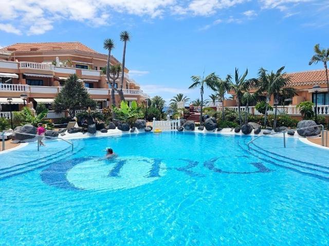 Piso en venta en Arona, Playa de las Américas. Apartamento en primera línea del Mar, Edificio Tenerife Royal Gardens Las Americas Arona. Pisos.
