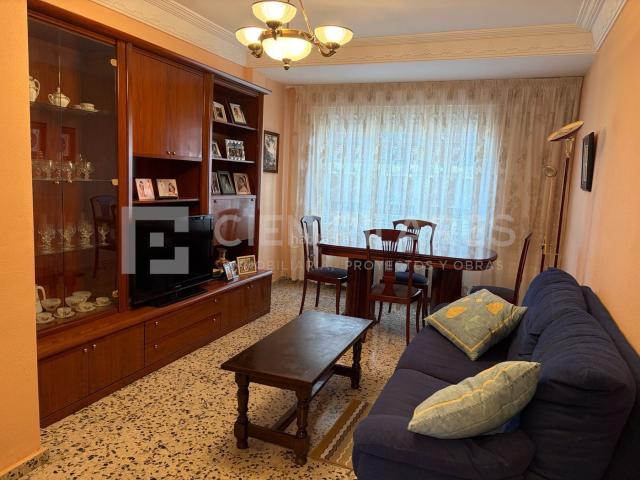 Piso en venta en Arnedo. Luminoso piso exterior junto a Plaza de España. Dispone de 3 habitaciones, 1 baño, cocina con balcón y otro balcón a la calle prin. Pisos.