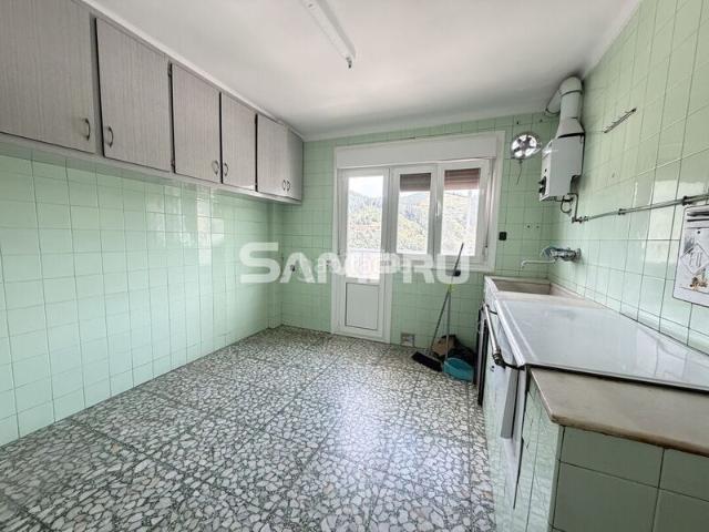 Piso en venta en Arrasate o Mondragón. PISO EN SANTA TERESA A REFORMAR. Pisos Arrasate o.