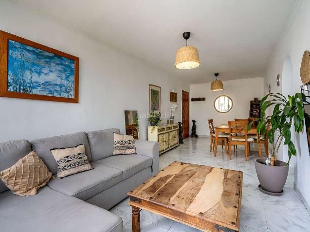 Piso en venta en Arrecife, Centro La Vega Alta. Luminoso piso de 3 dormitorios con ascensor a pocos pasos de la Playa del Reducto. Pisos.